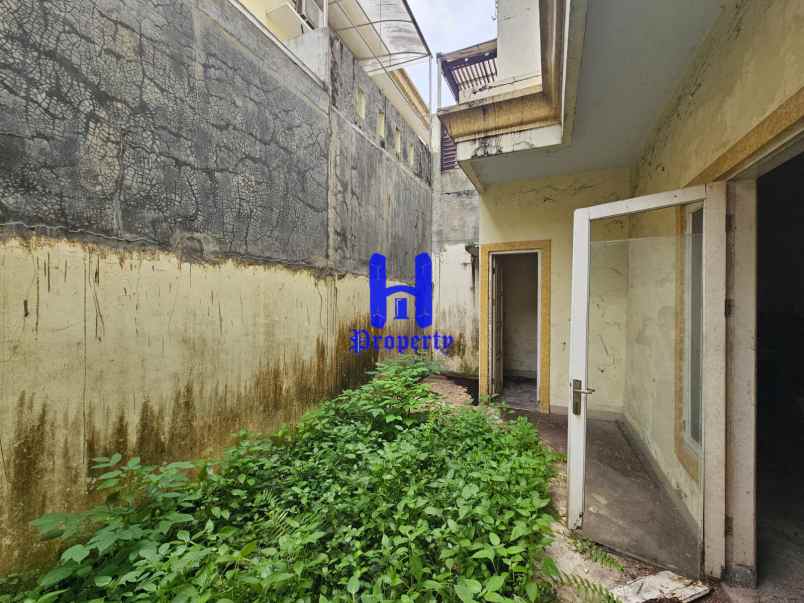 dijual rumah komplek somerset regency