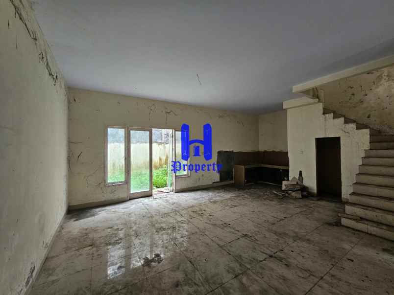 dijual rumah komplek somerset regency