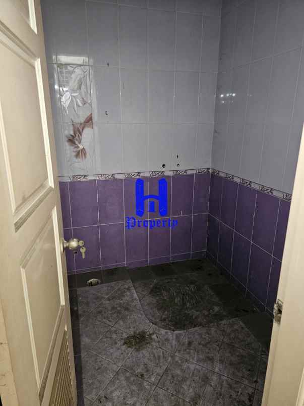 dijual rumah komplek somerset regency