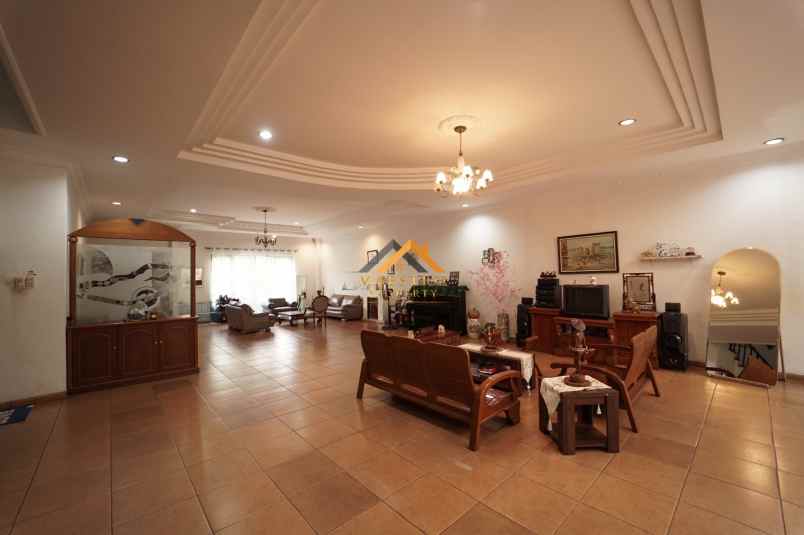 dijual rumah komplek taman malibu indah