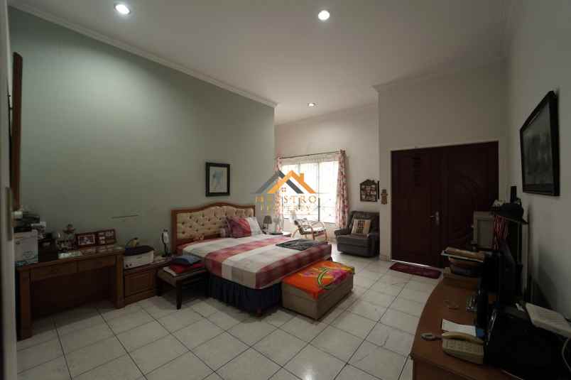 dijual rumah komplek taman malibu indah