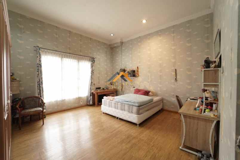 dijual rumah komplek taman malibu indah