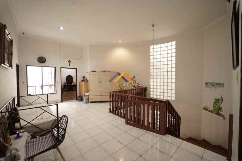 dijual rumah komplek taman malibu indah