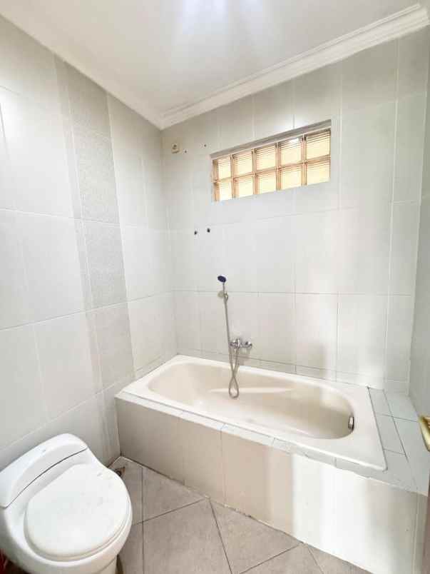 dijual rumah komplek turangga bandung