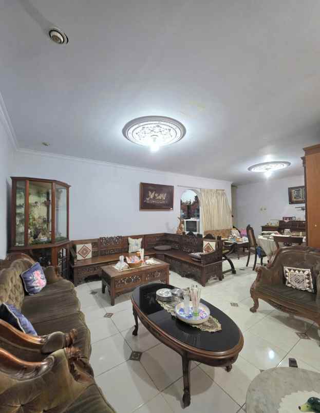 dijual rumah komplek widya chandra