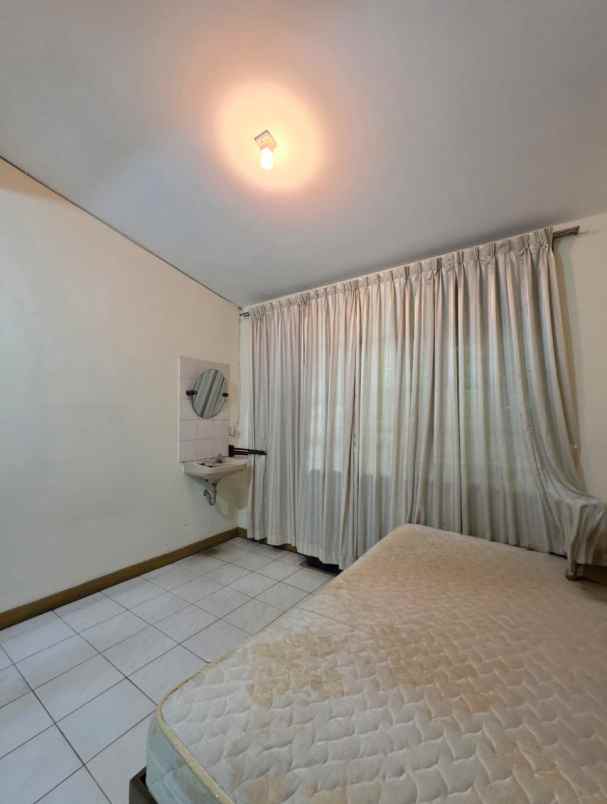 dijual rumah komplek widya chandra