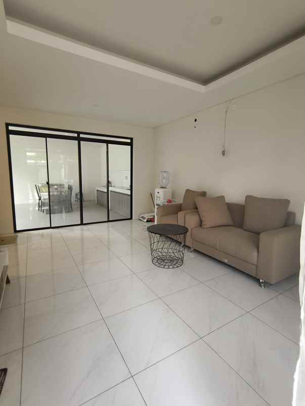 dijual rumah kota baru parahyangan