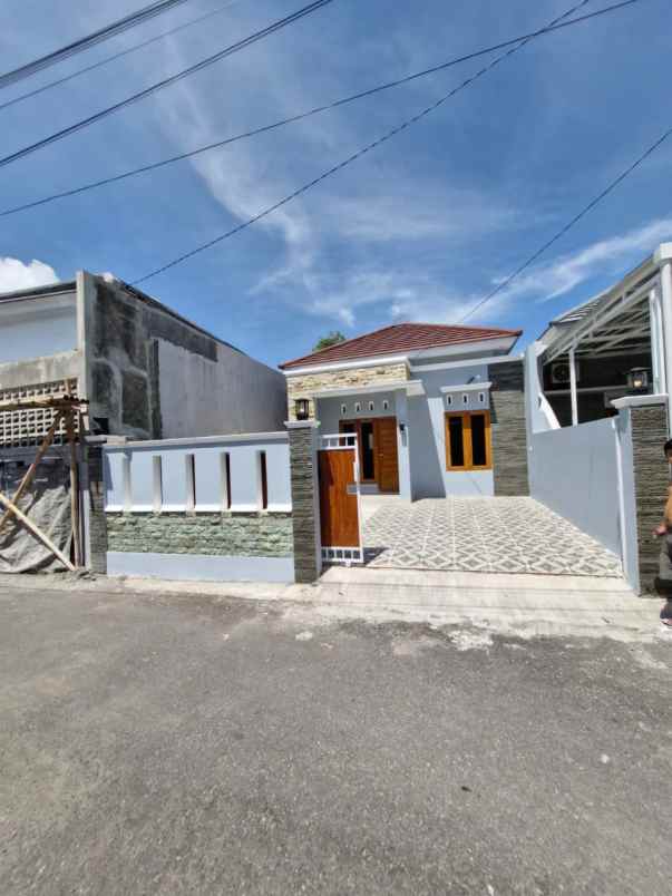 dijual rumah krapyak triharjo