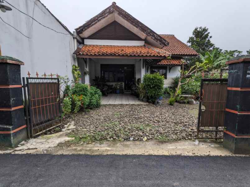 dijual rumah laladon