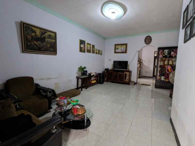 dijual rumah laladon