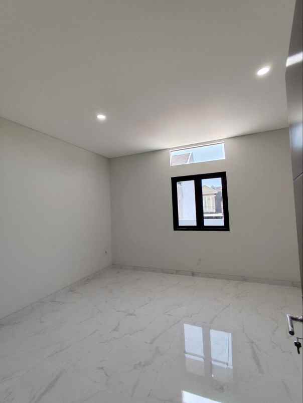 dijual rumah lebak arum