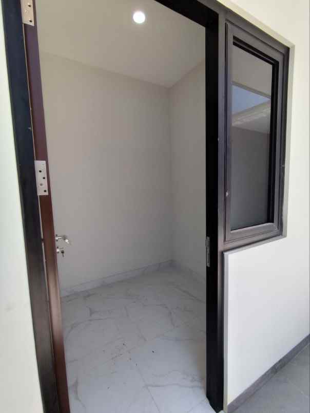 dijual rumah lebak arum