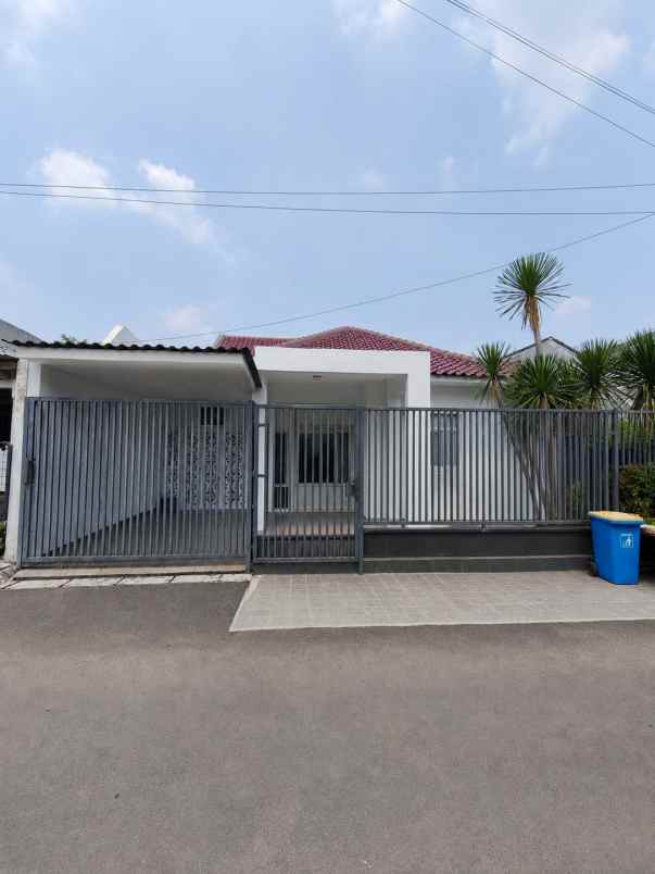 dijual rumah lebak bulus
