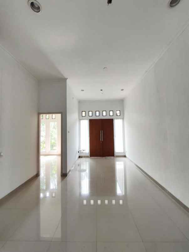 dijual rumah lebak bulus