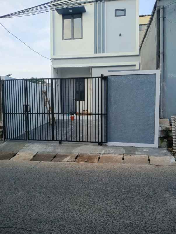 dijual rumah limo depok