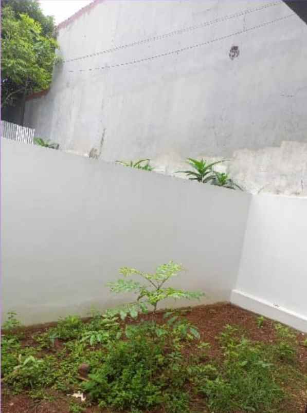 dijual rumah limo depok