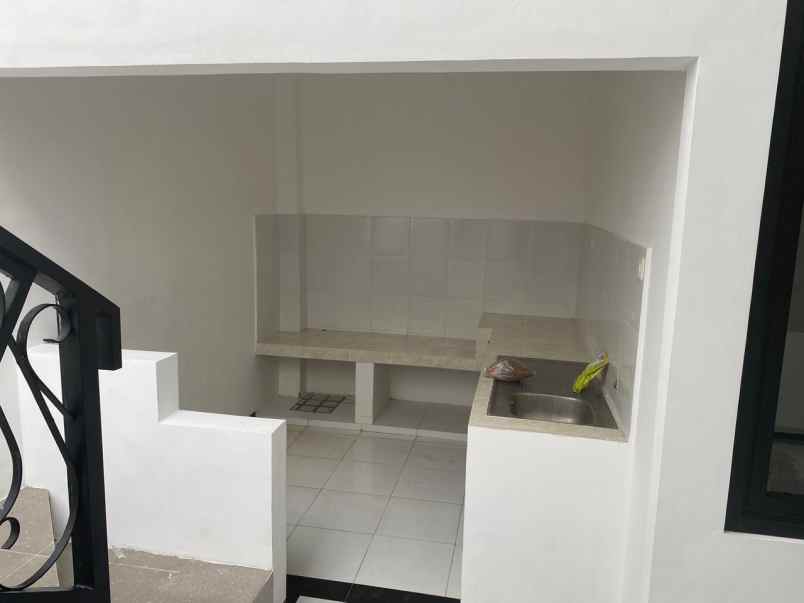 dijual rumah loncat indah