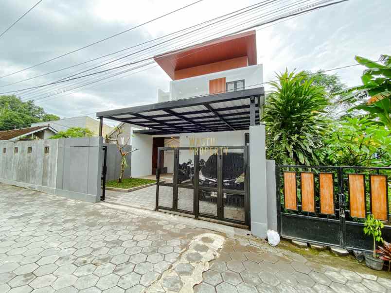 dijual rumah maguwoharjo kec depok kab
