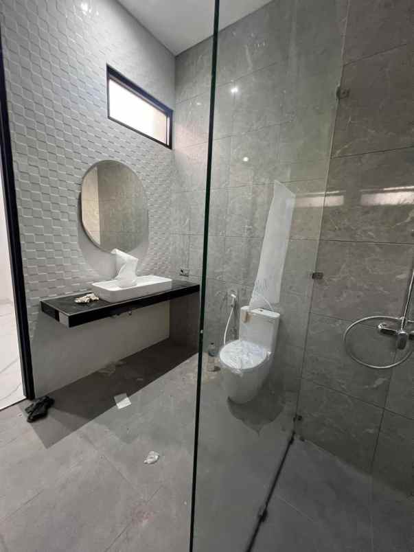 dijual rumah manyar jaya