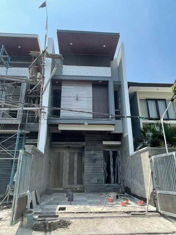 dijual rumah manyar jaya