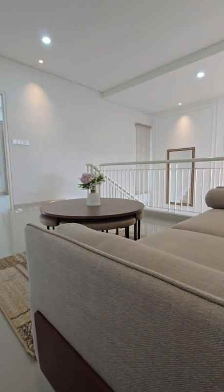 dijual rumah manyar jaya