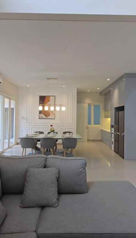 dijual rumah manyar jaya