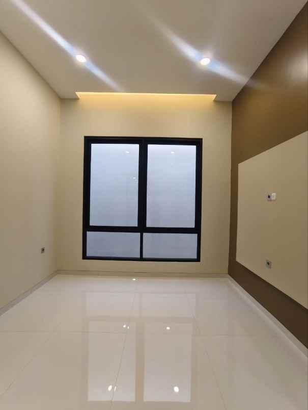 dijual rumah manyar jaya