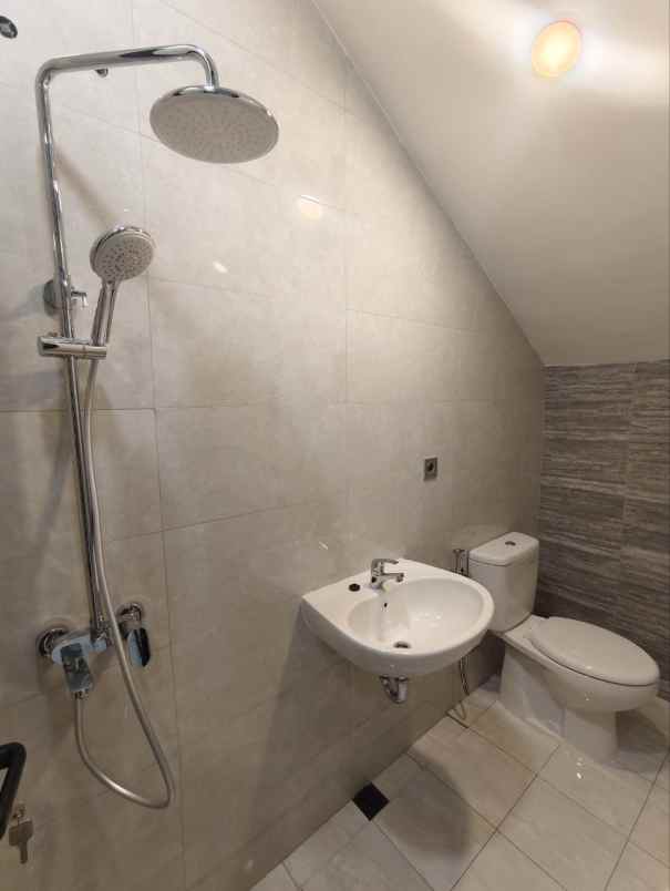 dijual rumah manyar jaya