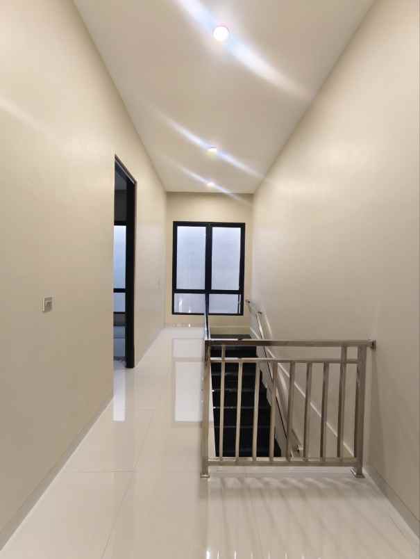 dijual rumah manyar jaya