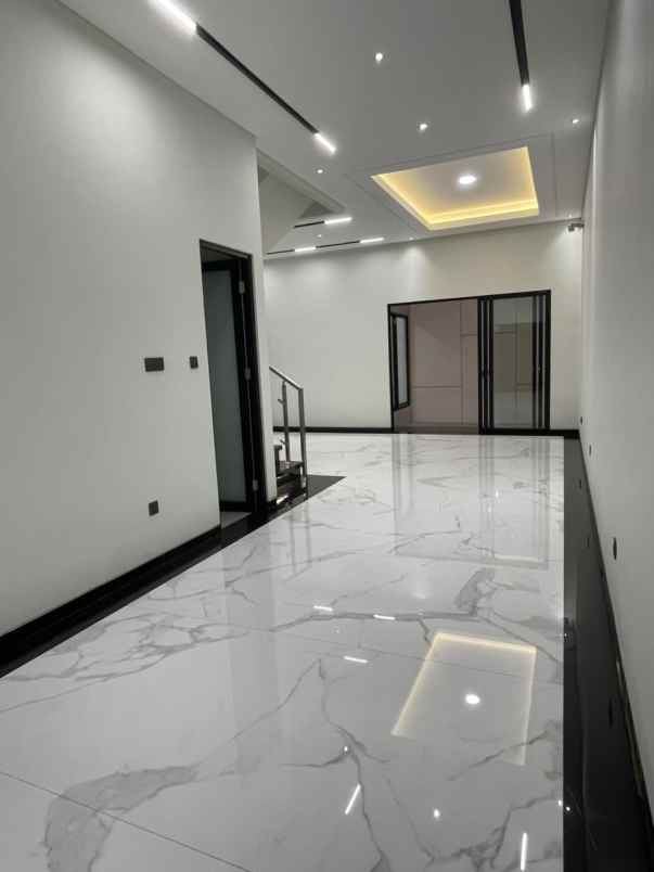 dijual rumah manyar kertoadi