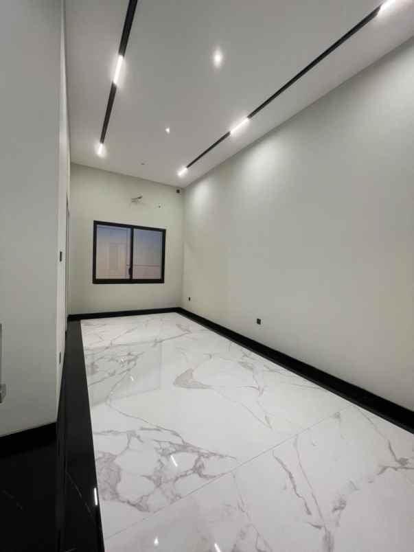 dijual rumah manyar kertoadi