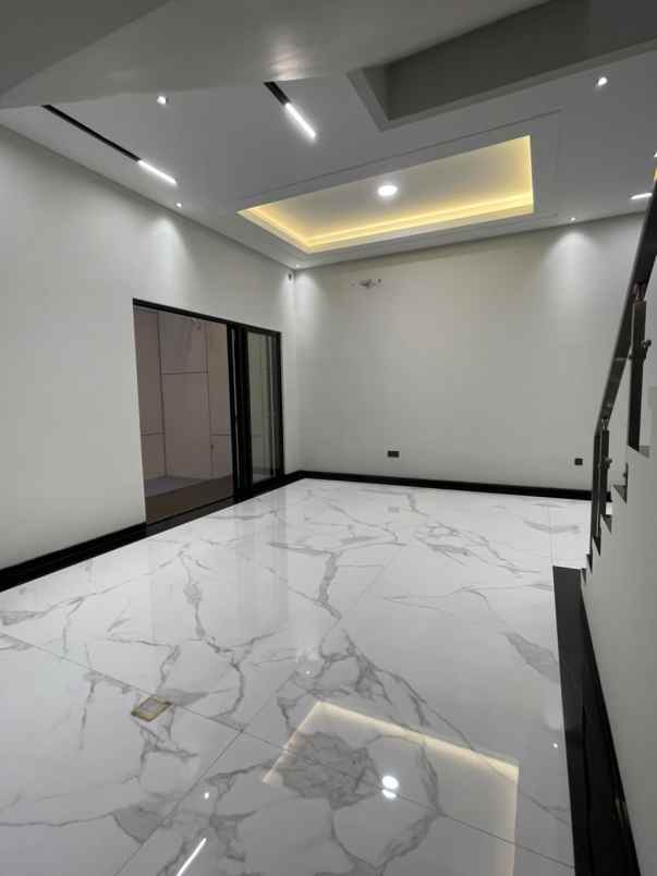 dijual rumah manyar kertoadi