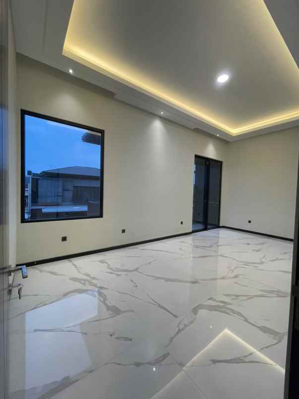 dijual rumah manyar kertoadi