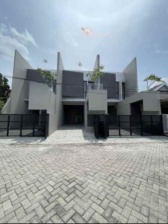 dijual rumah manyar tirtoasri