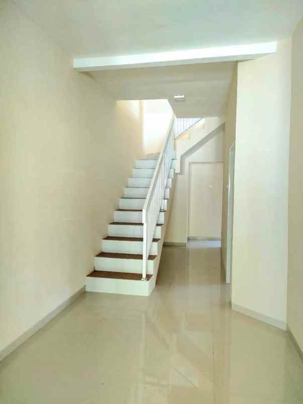 dijual rumah mayjen sungkono buring vi