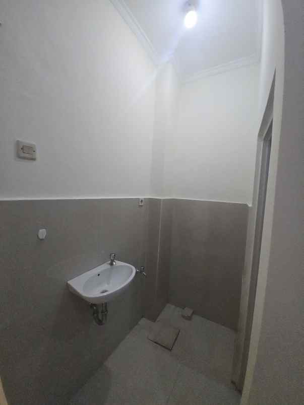 dijual rumah menganti