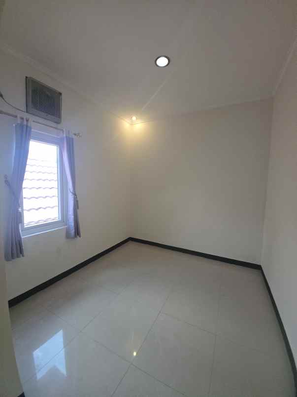 dijual rumah menganti