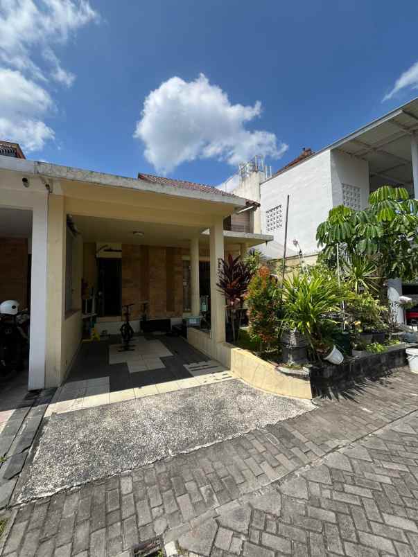 dijual rumah merapi view