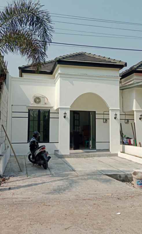 dijual rumah meteseh
