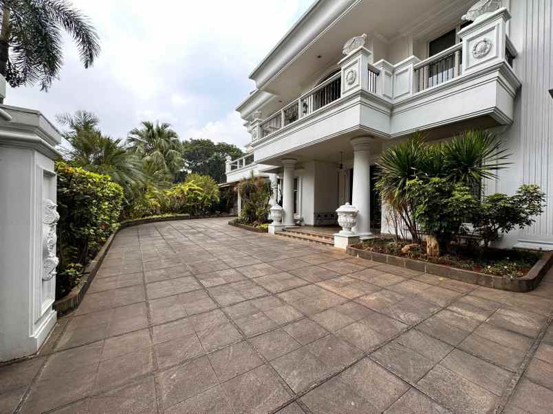 dijual rumah mewah lokasi taman golf lippo karawaci