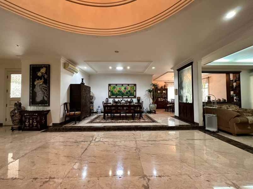 dijual rumah mewah lokasi taman golf lippo karawaci