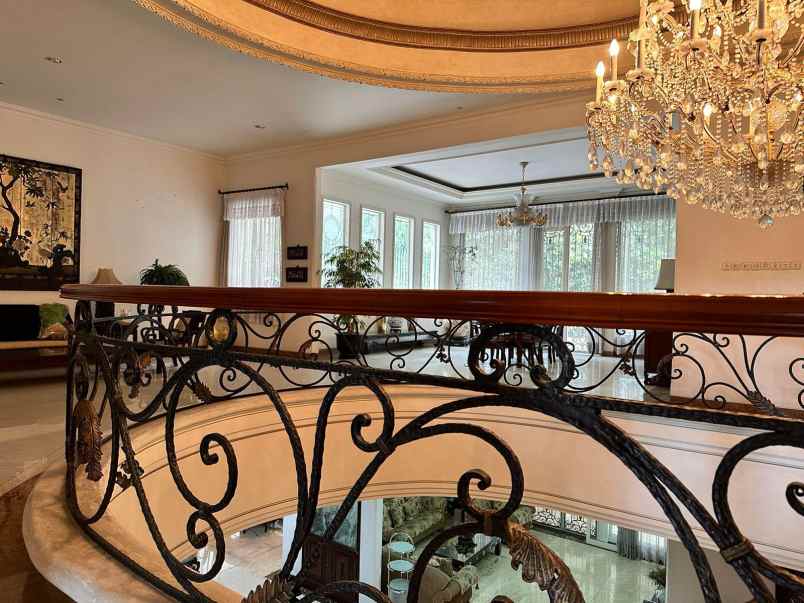 dijual rumah mewah lokasi taman golf lippo karawaci