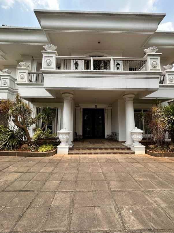 dijual rumah mewah lokasi taman golf lippo karawaci
