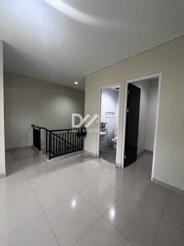 dijual rumah modernland