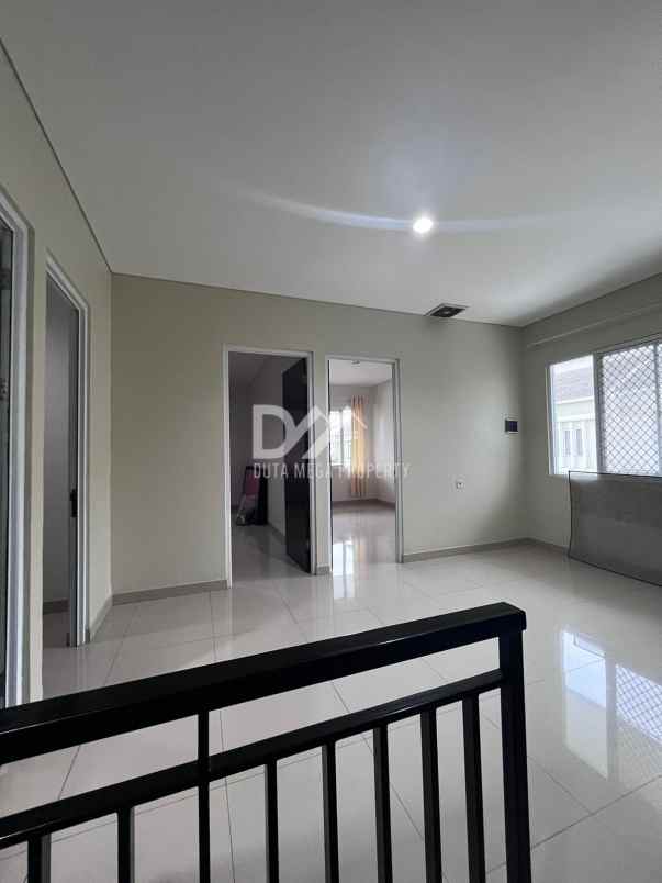 dijual rumah modernland