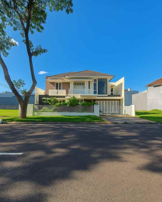 dijual rumah monticello royal residence