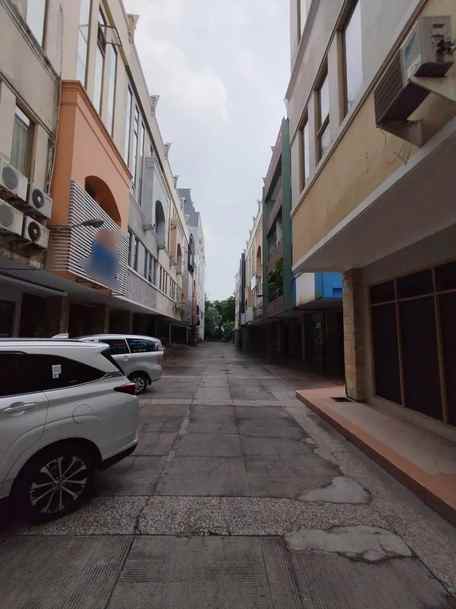 dijual rumah mulyosari utara