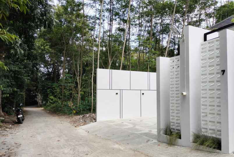 dijual rumah ngemplak