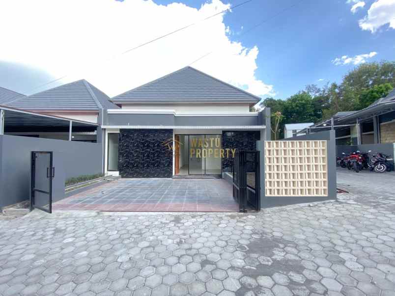 dijual rumah ngemplak