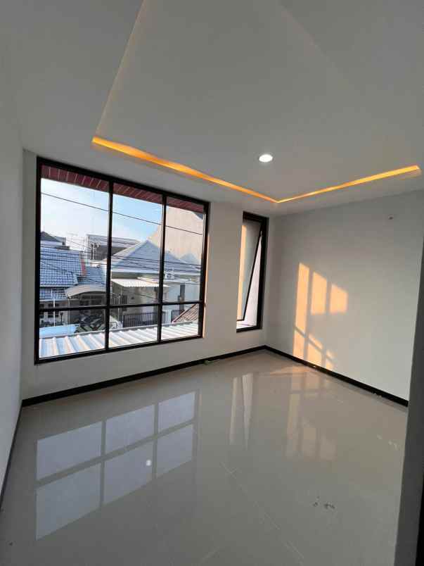 dijual rumah nginden